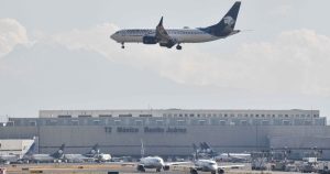 Aeroméxico anunció que vuelve a la BMV y a Wall Street para cotizar acciones y otros instrumentos, luego de coquetear con la bancarrota tras la pandemia.