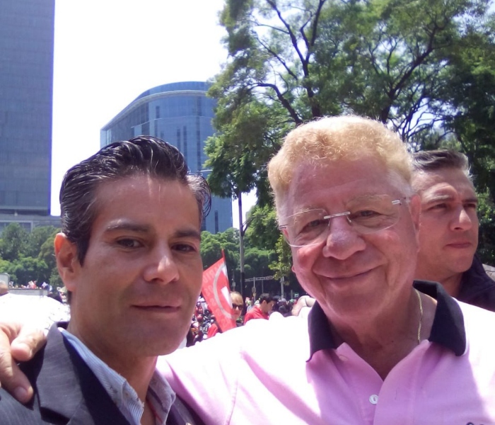 Ortiz Padilla al frente de la movilización.