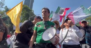 Ortiz Padilla al frente de la movilización.