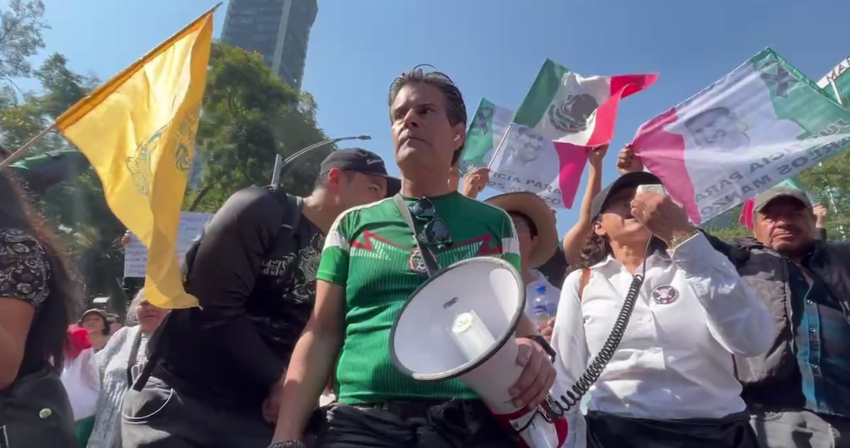 Ortiz Padilla al frente de la movilización.