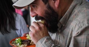 Lo que comes podría ser clave en la salud de tu corazón. Algunos alimentos que forman parte de tu rutina esconden compuestos naturales que ayudan al organismo.