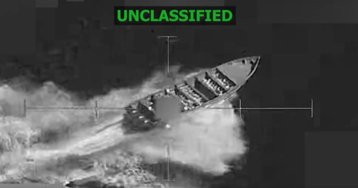 El ejército estadounidense habría llevado a cabo un segundo ataque que causó la muerte de sobrevivientes en una embarcación que ya había sido atacada.