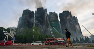 El nuevo balance de las autoridades de Hong Kong elevó a 146 los muertos en el incendio del pasado miércoles en el gran complejo de apartamentos Wang Fuk.