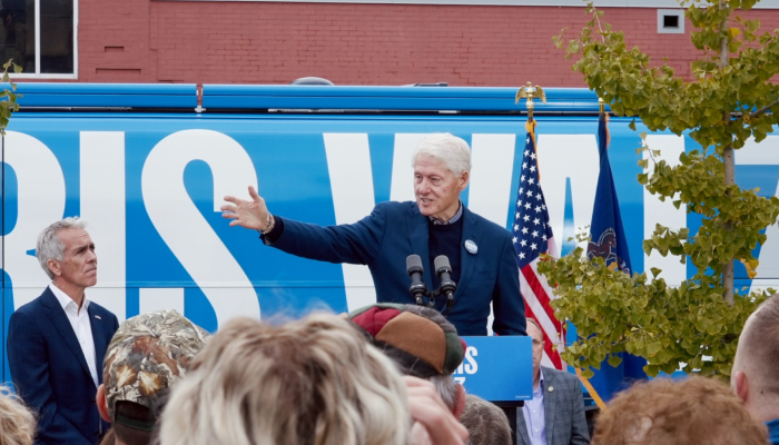 Trump pide al Departamento de Justicia que investigue a Bill Clinton por caso Epstein