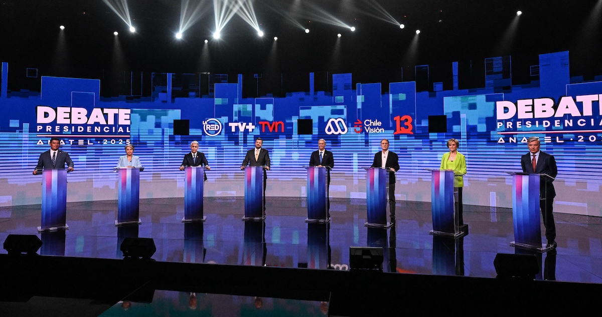 Más de 15.77 millones de personas están convocadas a votar este domingo en las primeras elecciones presidenciales de Chile con participación obligatoria.