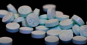 China exigirá licencias especiales a México, EU y Canadá para la exportación de precursores químicos de fentanilo