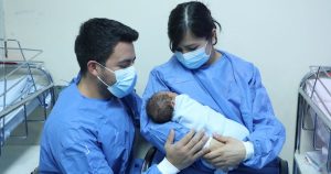 La depresión postparto afecta a millones de mujeres cada año y no siempre se trata a tiempo. Científicos identificaron las terapias psicológicas más efectivas.