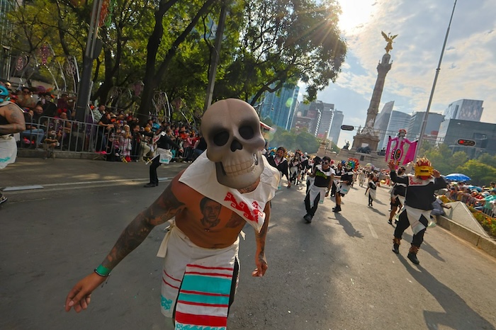 Las principales calles de la CdMx se llenaron con cientos de coloridas calaveras con motivo del Gran Desfile del Día de Muertos 2025.