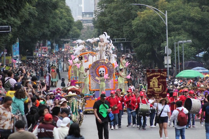 Las principales calles de la CdMx se llenaron con cientos de coloridas calaveras con motivo del Gran Desfile del Día de Muertos 2025.