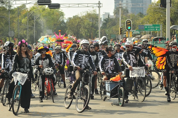 Las principales calles de la CdMx se llenaron con cientos de coloridas calaveras con motivo del Gran Desfile del Día de Muertos 2025.
