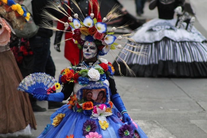 Las principales calles de la CdMx se llenaron con cientos de coloridas calaveras con motivo del Gran Desfile del Día de Muertos 2025.