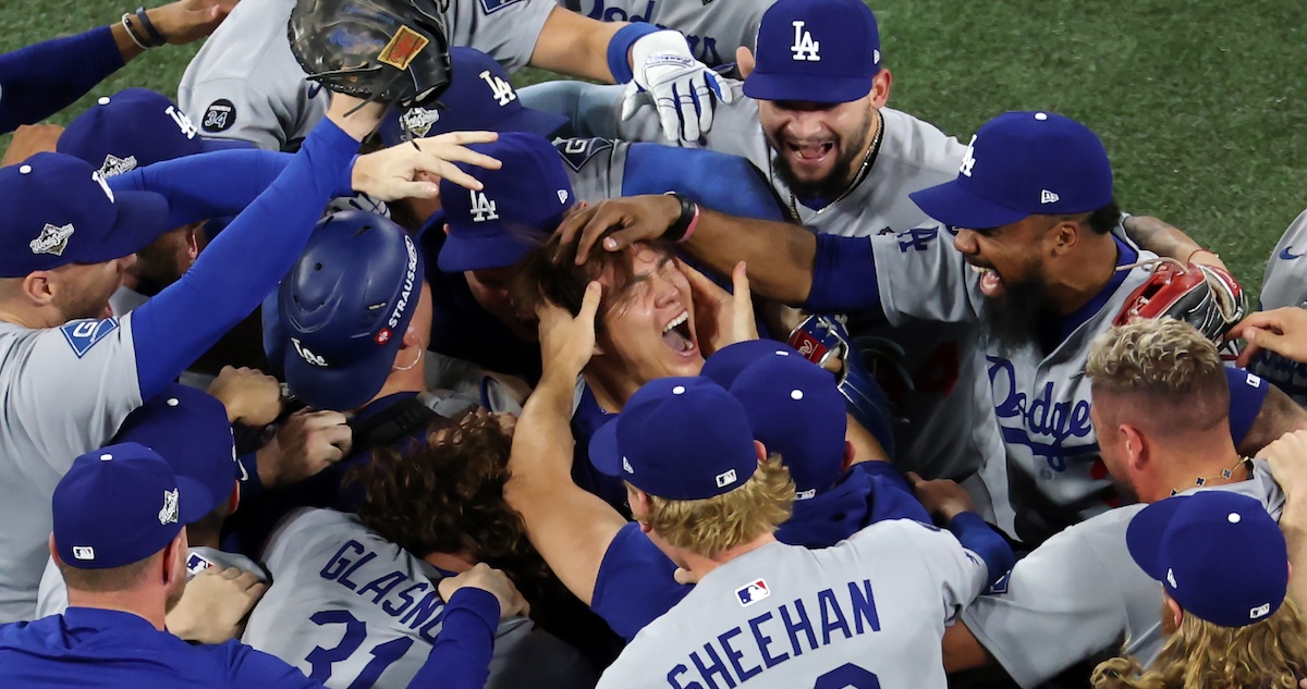 Los Dodgers siempre fueron favoritos para ganar la Serie Mundial por segundo año consecutivo. Pero para hacerlo, tuvieron que mostrar grandeza y mucho corazón.