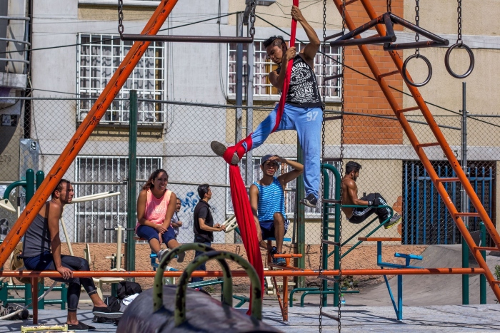 Jóvenes realizan ejercicio