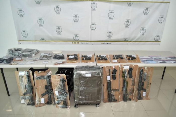 La Fiscalía de Quintana Roo informó la detención de Ernesto Guadalupe "N", alias "El Rayo", presunto líder del CJNG en Playa del Carmen.