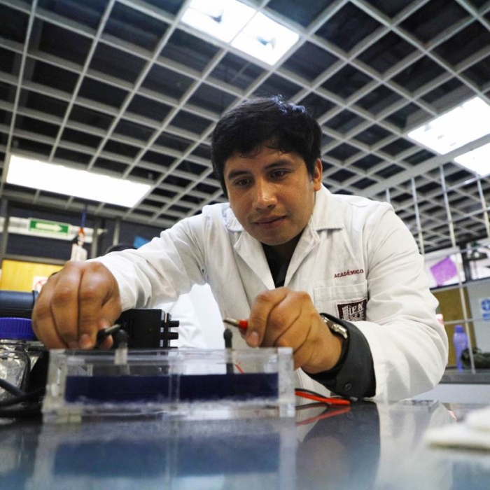 The young people are master's students at the ENCB, of the IPN.