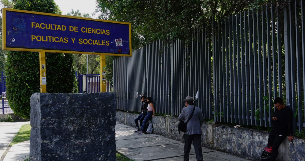 La Facultad de Ciencias Políticas y Sociales (FCPyS) de la Universidad Nacional Autónoma de México (UNAM) informó el viernes que el Consejo Técnico de la institución tomó la decisión de continuar las clases en línea el resto del semestre.