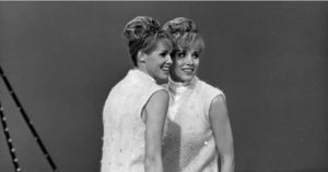 Gemelas Kessler, cantantes y bailarinas, fallecen a los 89 años en suicidio asistido