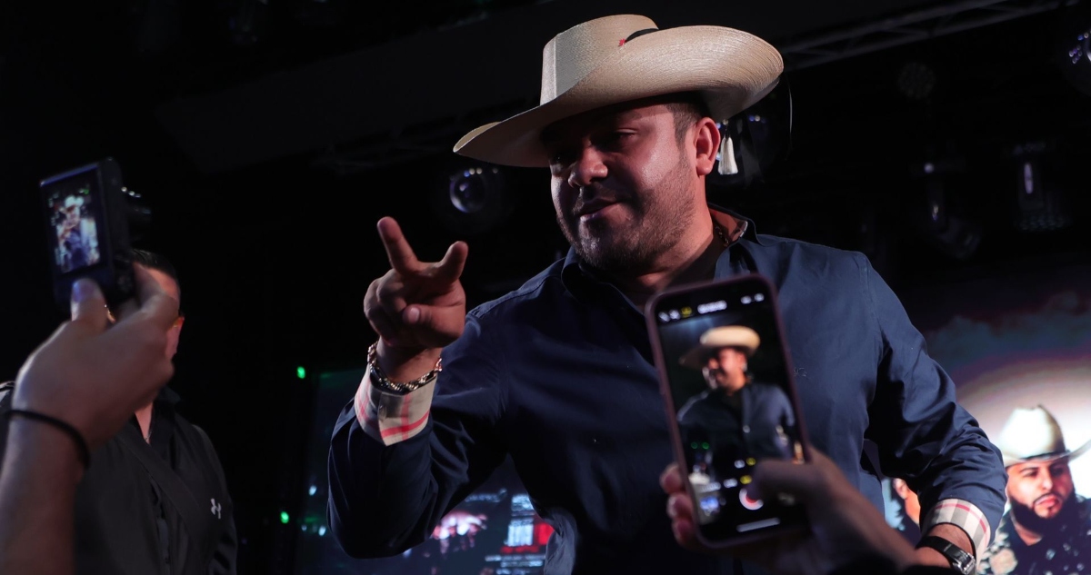 Gerardo Ortiz fue condenado a tres años de libertad condicional en EU.