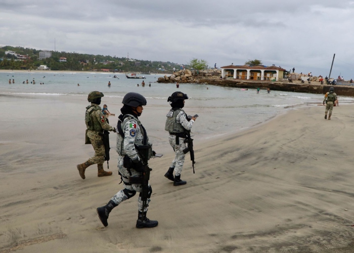 El domingo en la tarde ocurrió una riña entre turistas en la playa Las Gatas, en la bahía de Zihuatanejo; se reportaron cuatro hombres muertos.