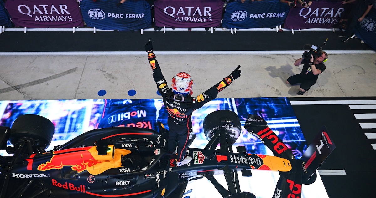 Max Verstappen se adjudicó el Gran Premio de Qatar por delante de un Oscar Piastri que llegará también con opciones de ser campeón a la última cita del Mundial.