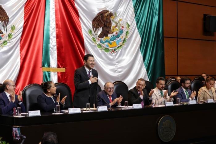 Martí Batres, Director General del ISSSTE, en la Cámara de Diputados