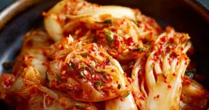 Un nuevo estudio clínico demostró científicamente que el kimchi, un alimento fermentado tradicional coreano mejora la función de las células inmunes humanas.