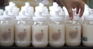 En México, cada año nacen cerca de 200 mil bebés prematuros. Cuando son abandonados deben salir adelante sin acceso a leche materna, vital para su recuperación.