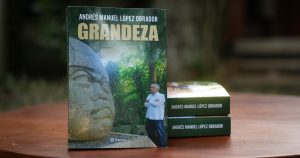 El expresidente AMLO presentó su nuevo libro, "Grandeza", y anunció que el próximo año publicará un segundo texto de la serie, que se titulará "Gloria".