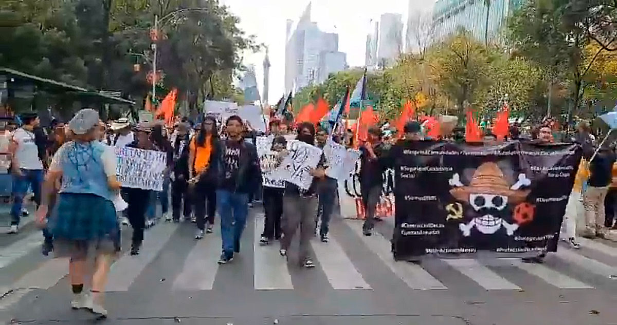 Integrantes de la "Generación Z" marchan en CdMx