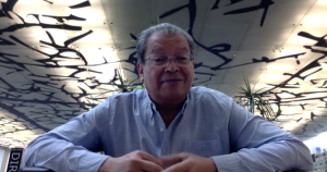 El escritor Mauricio Carrera. Foto: Captura de pantalla.