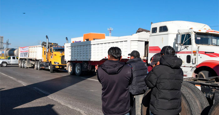 Megabloqueo de transportistas se desarrolla en múltiples vialidades de la República