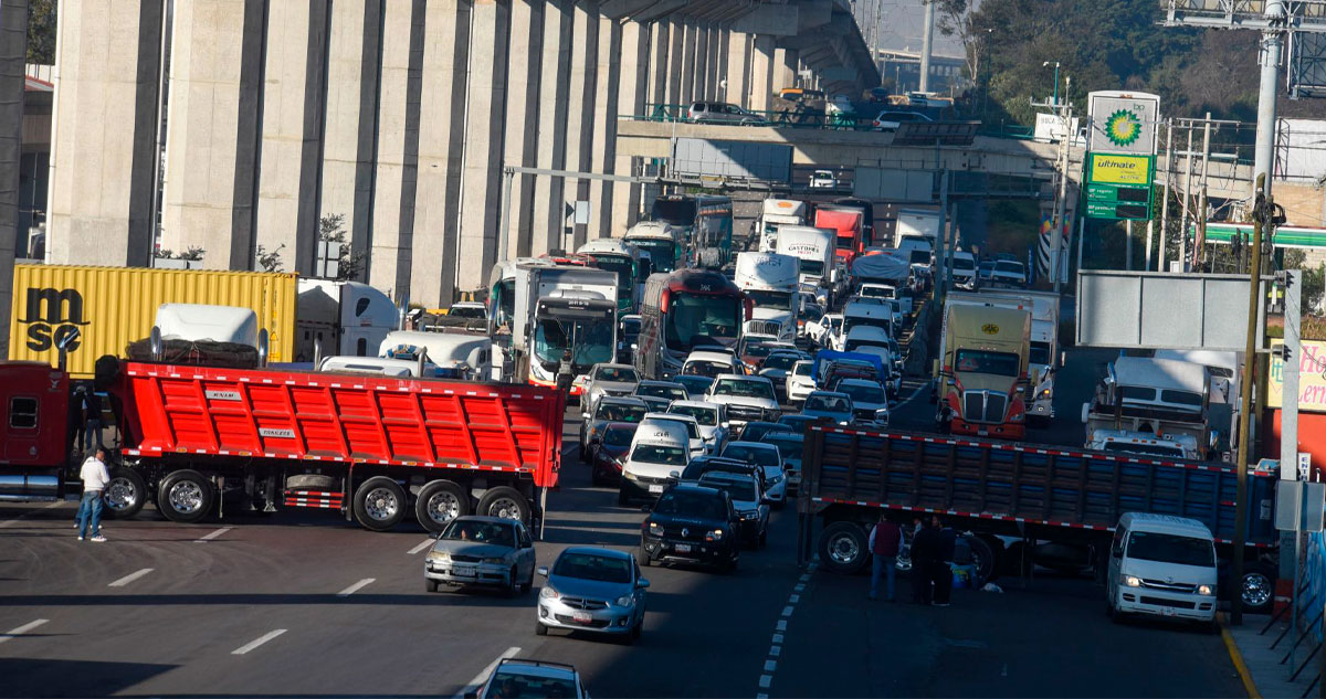 Megabloqueo de transportistas se desarrolla en múltiples vialidades de la República