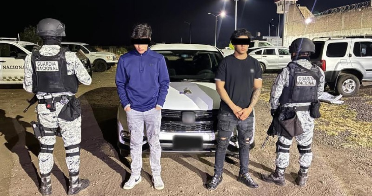 Elementos de la Secretaría de la Defensa Nacional y la Guardia Nacional detuvieron en Michoacán, en diferentes acciones, a cinco personas con armas y drogas.