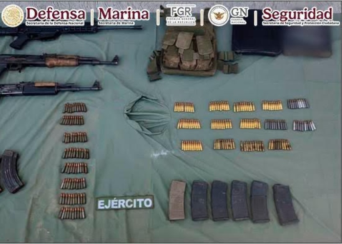 Elementos de la Secretaría de la Defensa Nacional y la Guardia Nacional detuvieron en Michoacán, en diferentes acciones, a cinco personas con armas y drogas.