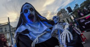 El miedo es una respuesta adaptativa esencial para sobrevivir, pero su intensidad varía según la genética, educación, y experiencias, explica un psicólogo.