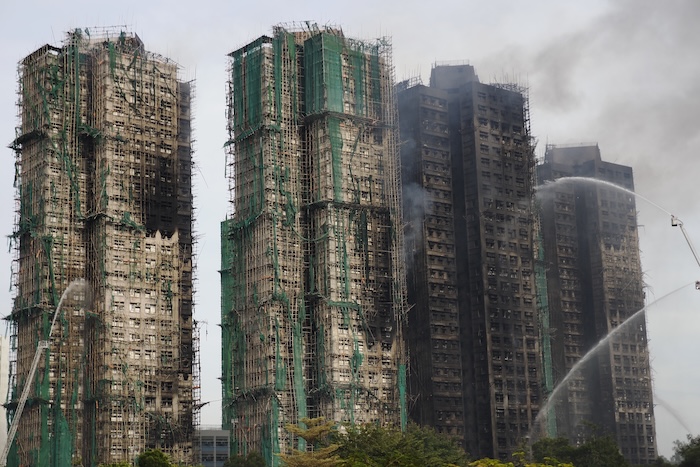 El nuevo balance de las autoridades de Hong Kong elevó a 146 los muertos en el incendio registrado en el gran complejo de apartamentos Wang Fuk.