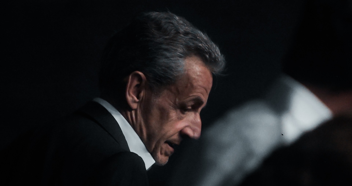 Un tribunal de Francia aceptó la petición para liberar de prisión al expresidente Nicolas Sarkozy cerca de tres semanas después de entrar a la cárcel.