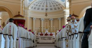 Los obispos católicos de EU afirmaron que las leyes de migración constituyen una “situación de crisis” que afecta la dignidad humana y la libertad religiosa.