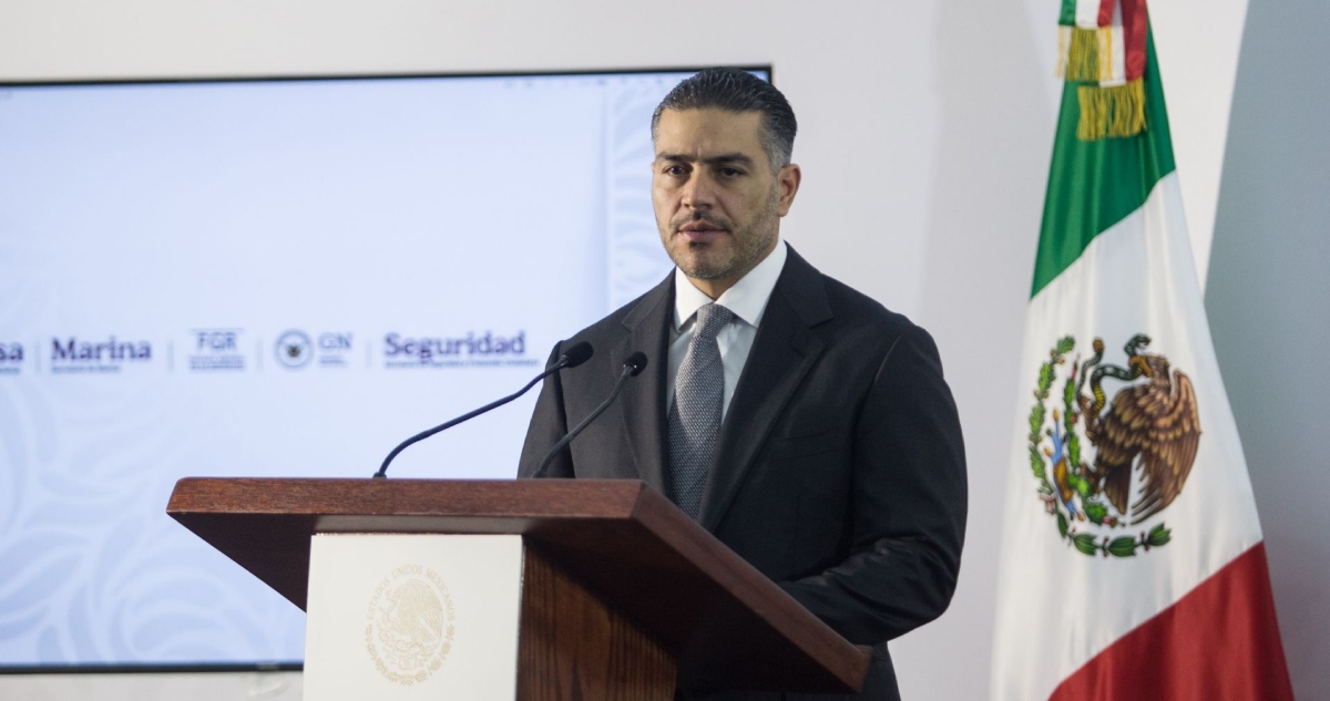 Carlos Manzo, Alcalde de Uruapan, Michoacán, tenía un cerco de la Policía Municipal y 14 elementos federales, reveló Omar García Harfuch, titular de la SSPC.