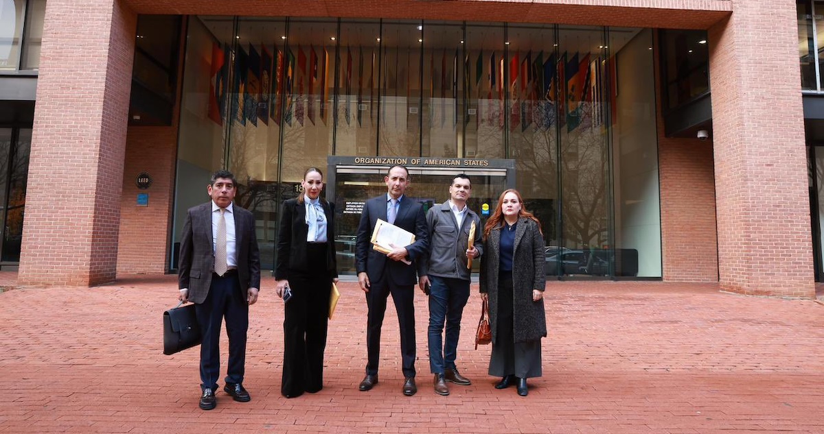 Legisladores del PAN, entre ellos Noemí Luna y Jorge Triana, viajaron a Washington para presentar ante la CIDH una denuncia por supuesta represión, brutalidad policiaca y violaciones a derechos humanos durante la marcha del 15 de noviembre.