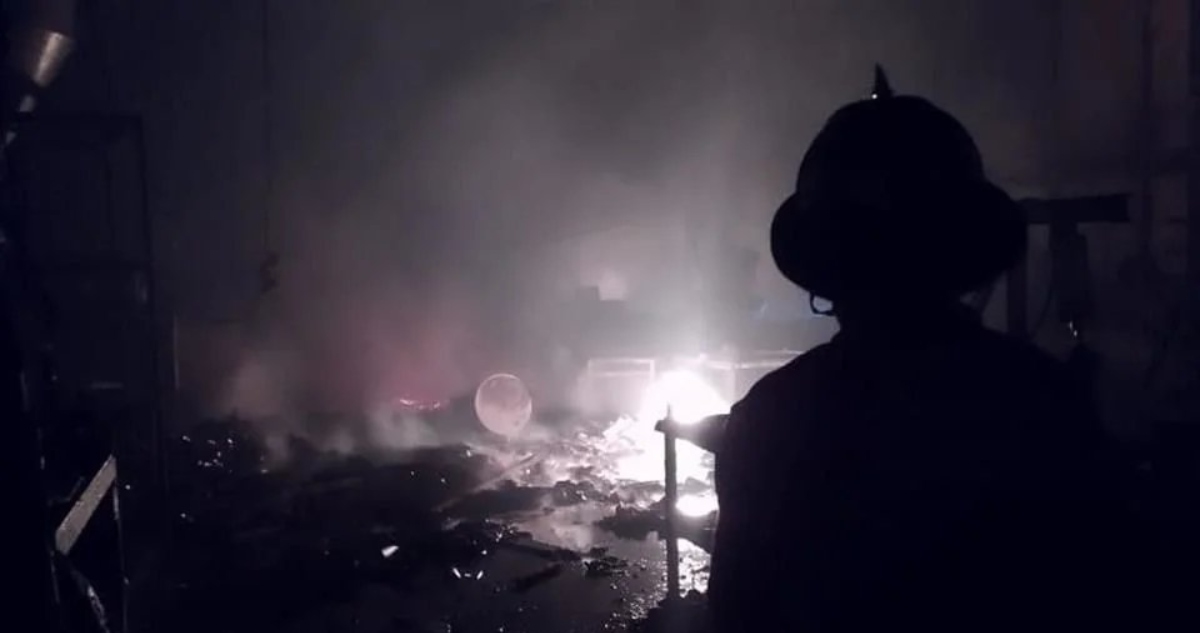 Dos internos perdieron la vida este viernes luego de que se produjera una explosión en el Centro Integral de Justicia Regional de Puerto Vallarta, Jalisco.