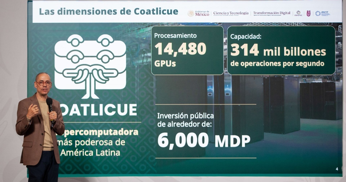 José Antonio Peña Merino, titular de la Agencia de Transformación Digital y Telecomunicaciones, presenta la supercomputadora "Coatlicue" en la conferencia mañanera de la Presidenta Sheinbaum.