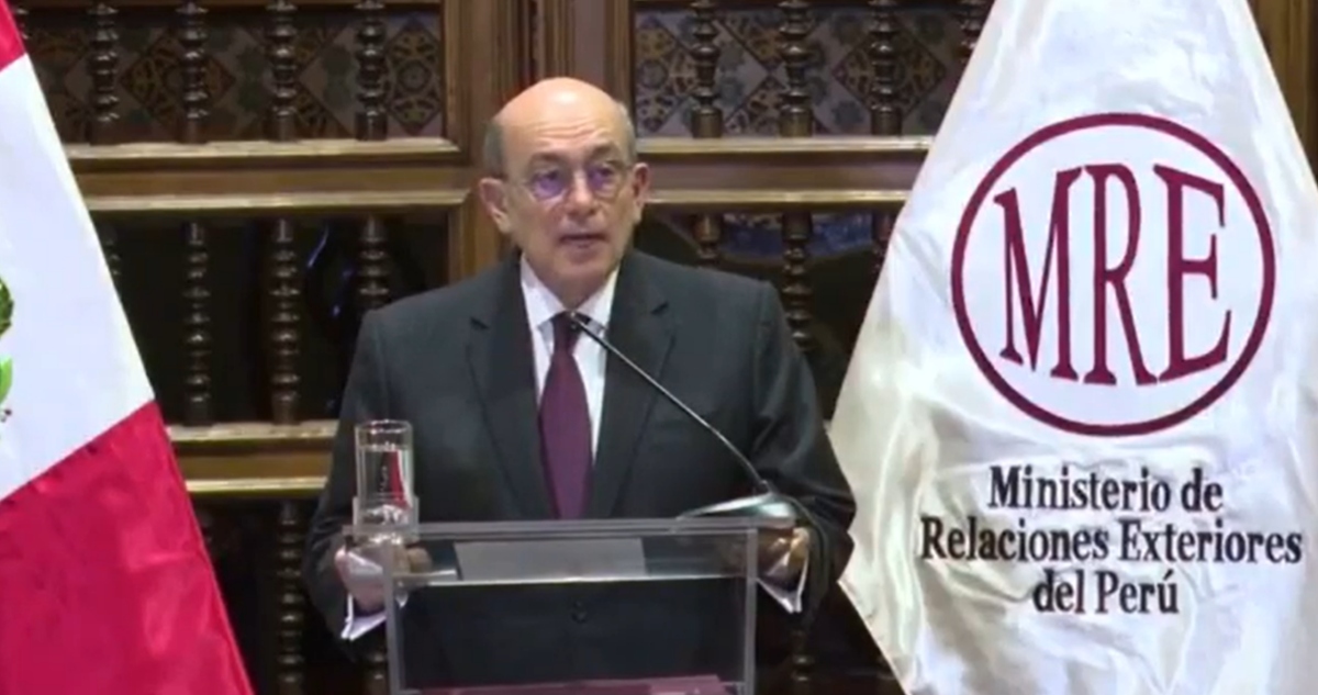 Perú rompe relaciones con México.