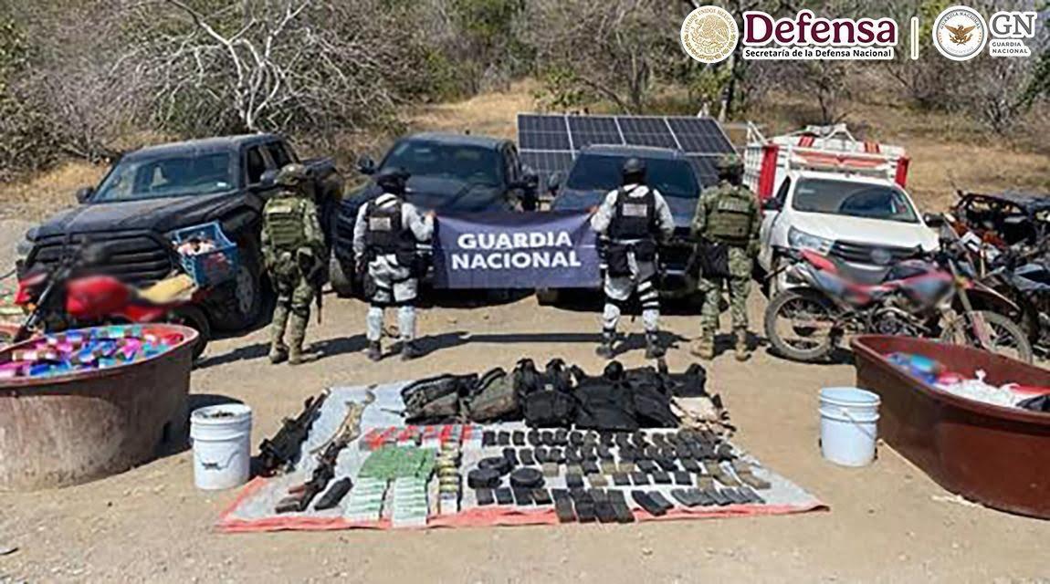 Como resultado del "Plan Michoacán por la Paz y la Justicia" fuerzas de seguridad detuvieron a 5 sujetos, aseguraron drogas, armas, explosivos y vehículos.