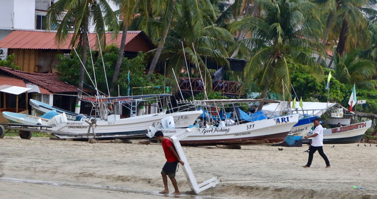 El domingo en la tarde ocurrió una riña entre turistas en la playa Las Gatas, en la bahía de Zihuatanejo; se reportaron cuatro hombres muertos.