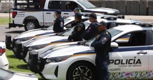 Tres policías de la CdMx fueron detenidos e ingresados a un reclusorio al ser señalados como presuntos responsables de la muerte de un joven al que detuvieron.