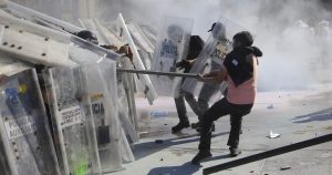 CdMx: manifestantes pedían violencia; 100 policías resultaron heridos.