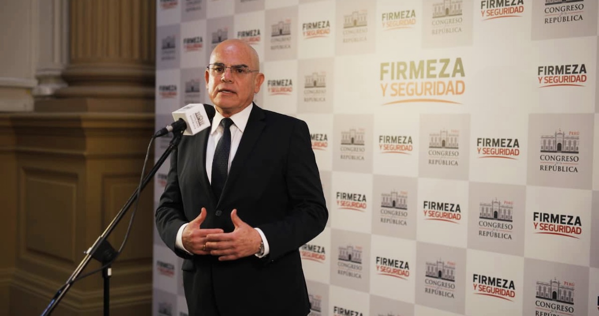 El Primer Ministro de Perú afirmó que no es posible irrumpir en la Embajada de México, con lo que contradice las declaraciones del Presidente José Jeri.