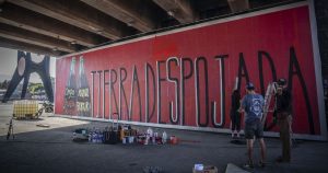 Habitantes de Coyoacán y artistas visuales realizaron un mural en contra del saqueo del agua, el despojo y gentrificación previo al mundial 2026