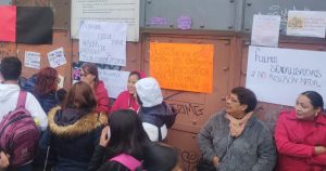 Los familiares de las alumnas de secundaria cerraron una avenida en Zacatecas para protestar contra el catálogo creado con IA que sexualizaba a las menores.